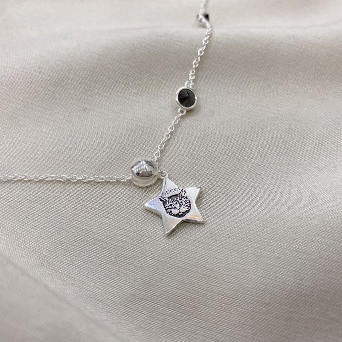 G*u*i necklaces
